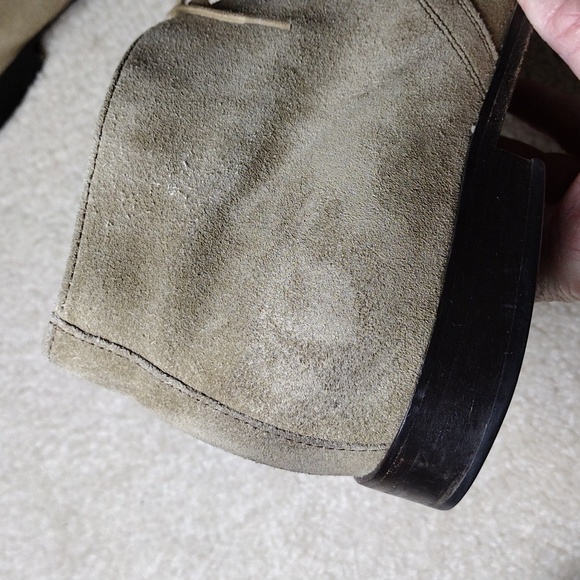 Banana Republic men's light tan suede Chukka boots. Size 9 - Picture 6 of 14